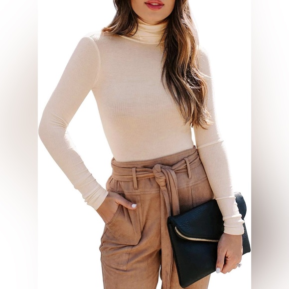ReoRia Tops - 🤍NWT TAN TURTLENECK BODYSUIT MEDIUM